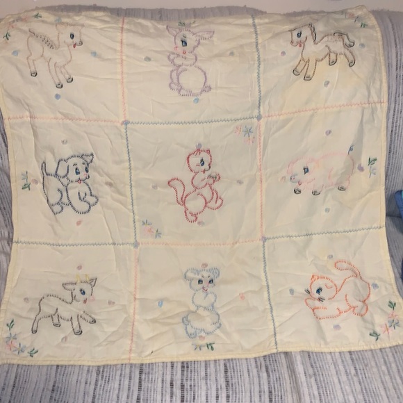 Vintage home made embroidered baby quilt animal friends - Picture 1 of 12